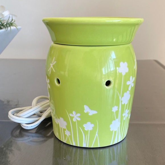 Scentsy Lime Green Firefly Electric Wax Burner Cheesecake Bar - Picture 5 of 9